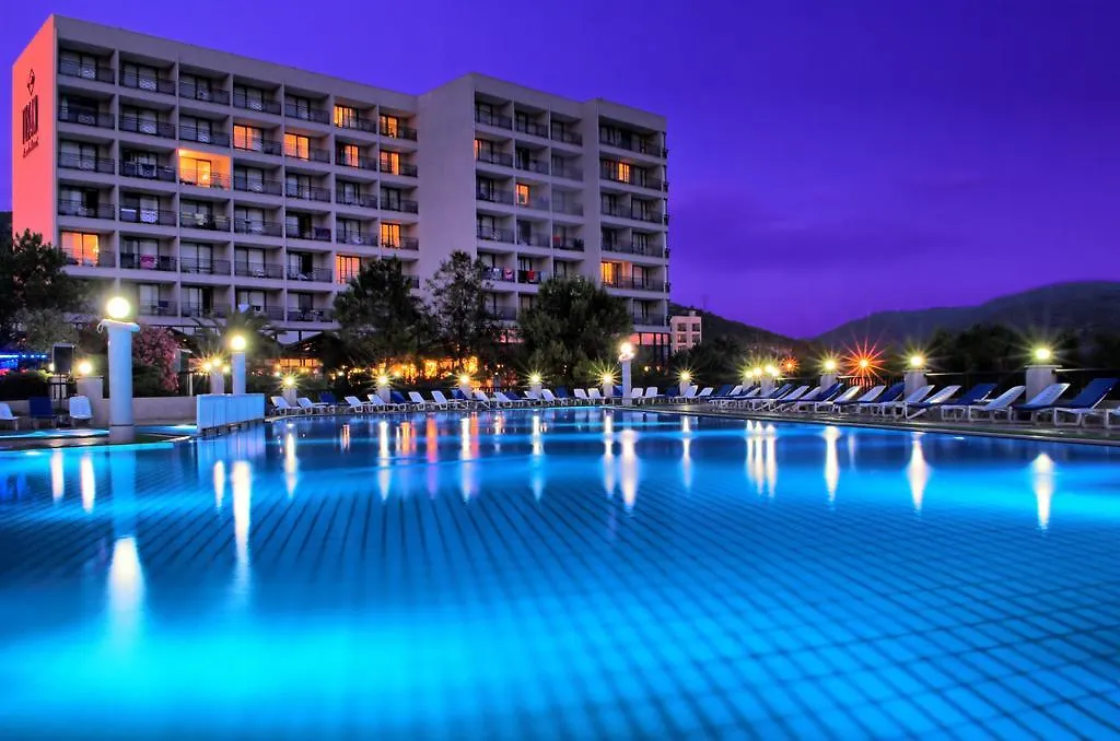Tusan Beach Resort Kusadası 5*,